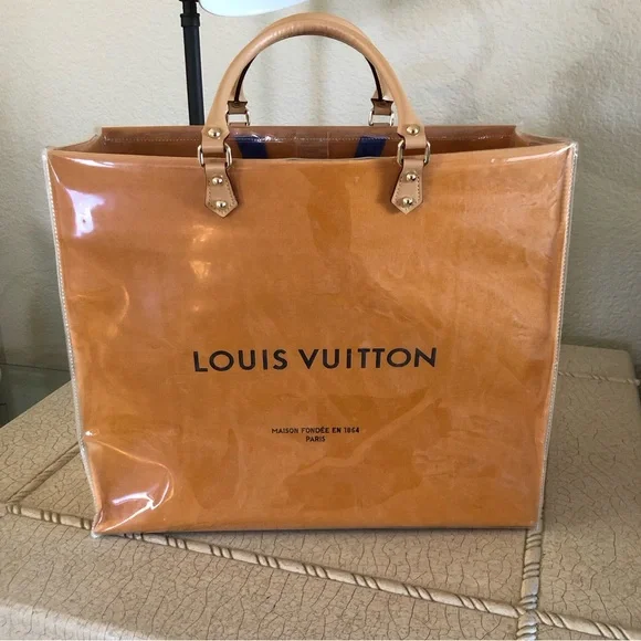 Louis Vuitton Glossy Tote Bag 👜 - Picture 2 of 9